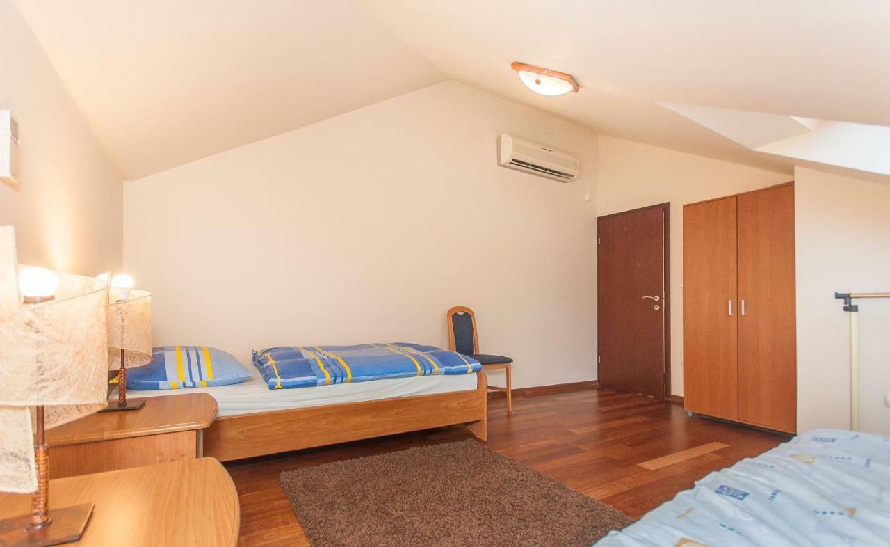 Modern New Flat Next To River Cetina Omiš Buitenkant foto